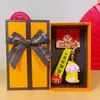 2025 Año de la Serpiente Tendencia Nacional Creativo Pequeña Serpiente de la Suerte Llavero Caja de Regalo Lindo Bolso Llavero Colgante Venta al por Mayor Pequeños Regalos