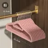 En stock perchas flocadas antideslizantes que no marcan para armario doméstico de adulto para colgar ropa organizador de perchas perchas especiales