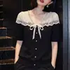 Camisa de Manga Corta con Escote en V y Encaje Empalmado para Mujer, Moño Negro, Top Adelgazante y Versátil, Nuevo Estilo Verano 2026
