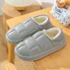 Chinelos de Algodão com Pétalas Femininos Outono e Inverno 2025 Novo Estilo Interno Casa Estilo Casal Sapatos de Algodão Masculinos Antiderrapante Externo Impermeável