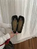 Zapatos planos bajos minimalistas de estilo coreano para mujer, nuevo modelo 2026, zapatos para ir al trabajo con decoración metálica, mocasines tipo abuela