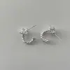 Pendientes Torcidos en Forma de C Estilo Japonés y Coreano para Mujer, Pendientes de Nudo de Diseño Único de Lujo Ligero de Nicho, Accesorios para Orejas Versátiles Elegantes y Simples