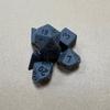 El traje de dados negro sin color se puede procesar como DIY y colorear dados digitales para Dungeons And Dungeons