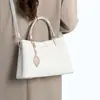 Regalo de Lujo Ligero para Mamá 2025 Nuevo Bolso de Gran Capacidad con Patrón de Serpiente Bolso de Madre para Viajes al Trabajo Bolso para Madre de Mediana Edad Suegra