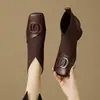 Nuevos zapatos planos versátiles de moda para mujer de otoño, zapatos cuadrados con hebilla cuadrada en forma de V para el trabajo, punta cuadrada, estilo retro francés, tacón grueso, colección 2026
