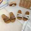 Sandalias Birkenstock de estilo francés para niña, casuales, de lunares, versátiles, con punta abierta, suela gruesa, para uso en exteriores, nuevo modelo de verano 2026 para la playa