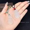 Colgante de calcedonia de hielo de alta calidad, patrón de nube de gelatina de lichi, candado auspicioso que cumple deseos, ágata de hielo de luz de luna blanca, amuleto ahuecado "Sin Preocupaciones", colgante de paz