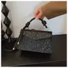 Bolsa Nova Elegante para o Dia a Dia, Texturizada Brilhante, Estilo Coreano, com Padrão de Lichia, Tendência Este Ano, Pequena Quadrada Simples para Ombro ou Transversal Feminina