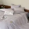 Romántico Set Francés de Algodón Cepillado 100S de Cuatro Piezas Flores Pequeñas Bordado de Toalla Ribete de Encaje Funda Nórdica Cálido Otoño e Invierno