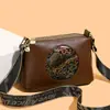 Bolsa Transversal Estilo Chinês Retro Nova Coleção Primavera 2026 para Mulheres, Design de Nicho Alto Padrão em Relevo, Bolsa de Ombro Fashion e Versátil