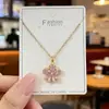 Colar de Aço Titânio Rosa Flor de Cerejeira Doce de Luxo Leve, Luxo Leve Incrustado com Flor de Ametista Negra, Corrente de Clavícula Full Diamond de Luxo Leve