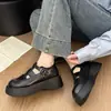 Sandalias romanas perforadas de punta cerrada y suela gruesa para mujer, nuevos mocasines huecos de verano 2026, zapatos pequeños de cuero súper populares