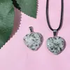 Venta caliente transfronteriza amor 20mm colgante piedra de cristal natural forma de corazón corazón de melocotón collar accesorios de joyería hechos a mano diy