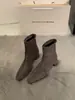 Botas Curtas Quadradas para Mulheres com Salto Grosso 2025 Novas Outono e Inverno Versáteis Botas Slim Francesas com Zíper Traseiro Salto Alto Botas Elásticas