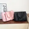 Bolso tote transfronterizo multibolsillos, nuevo bolso de hombro de gran capacidad para estudiante y para ir al trabajo, simple, fresco y de alta gama, para llevar debajo del brazo
