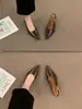 Sandalias de punta cerradas con tacón de gatito estilo retro francés para mujer, nuevo modelo de verano 2025, adecuadas para ir al trabajo y para la noche.