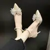 Colección de verano 2026: Zapatos de tacón alto para mujer con detalles de lazo y hebilla, estilo europeo y americano, tacones de aguja elegantes, adecuados para uso tanto en interiores como en exteriores, diseño de punta poco profunda, zapatos de moda para mujer