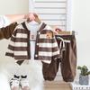 Primavera e Outono 2025 Novo Cardigan Infantil de Manga Comprida Listrado Jaqueta Infantil 15 Anos Calças Casuais Conjunto de Três Peças da Moda