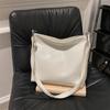 Bolso de mensajero grande de cuero suave de moda para mujer este año, otoño e invierno 2023, nuevo bolso de mensajero, bolso tote, moda