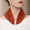 Bufanda Colorida Versátil de Moda Hebilla Magnética de Perla Chic Perezoso Bufanda de Seda Moda Versátil Cubreojos Bufanda Triangular para Mujeres