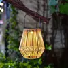 Luminária de bambu e rattan trançado portátil para pendurar ao ar livre, alimentada por energia solar, para decoração de pátio, lanterna de jardim retrô estilo chinês