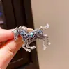 Broche de Caballo de Esmalte Retro de Lujo Ligero de Moda con Pedrería Pin Versátil para Ropa Anti-Exposición