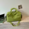 La bolsa de viaje portátil ShuaiMijia es ligera y tiene una gran capacidad, adecuada para viajes, como bolsa de maternidad, y cuenta con un diseño de separación de húmedo y seco, lo que la hace ideal para actividades deportivas y de fitness.