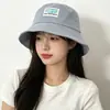 Chapéu Bucket Feminino Versátil e Moderno, Novo Chapéu de Sol Respirável para o Verão com Design Elegante de Retalhos e Óculos, Chapéu Bucket Emagrecedor