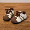 Tênis de treinamento alemão outono masculino e feminino de sola macia, calçados esportivos, fecho de velcro retrô para bebês, estilo infantil, color block, sola macia e antiderrapante
