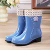 Botas de Lluvia Gruesas Bajas con Descuento para Mujer, Lindas Botas de Lluvia de Caña Media para Adultos, Zapatos de Agua Cortos para Hombre, Zapatos de Goma con Cubrezapatos de Terciopelo Extraíbles para Otoño e Invierno