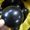 Producción de bola de goma recubierta de hierro resistente al desgaste Válvula de retención Bomba de diafragma Bola de retención Bola de acero recubierta de caucho de centro sólido Bola Ina