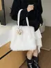 Nuevo bolso de mano de felpa para otoño e invierno para mujer, bolso tote elegante y moderno de gran capacidad, se puede llevar en la mano o usar como bolso cruzado