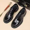 Zapatos de Cuero para Hombre 2026 Primavera y Otoño Nuevos Estilo Británico Casual de Negocios Suela Suave Transpirables Zapatos de Boda para Novio Venta al por Mayor