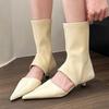 Botas Femininas Versáteis Antiderrapantes Bico Fino Vazadas Salto Baixo Estilo Novo Primavera 2026 Botas Curtas Femininas Elásticas Slim Novas de Verão