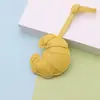 Moda Más Vendido Hebilla de Croissant Colgante de Imitación de Cuero Llavero Decoración Colgante de Bolsa Fábrica Venta al por Mayor