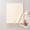 Bufanda de lana nueva de otoño e invierno transfronteriza, lujo ligero, moda de alta gama, estilo versátil, adecuada para ir al trabajo, a prueba de viento, color liso, con borlas