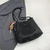 Bolsa de Grande Capacidade Feminina 2025 Nova Bolsa de Ombro Retro de Alta Qualidade Bolsa Tote Popular de Moda Outono e Inverno para o Dia a Dia