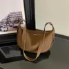 Nova bolsa de ombro plissada de alta qualidade 2026, bolsa de axila de grande capacidade, moderna e versátil, uma bolsa única e estilosa