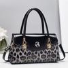 2025 Nuevo Bolso de Hombro Transfronterizo Europeo y Americano Moderno Estampado de Leopardo Combinable Bolso para Madre de Mediana Edad Bolso de Mano Simple para Mujer