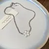 Colar com Pingente de Flor com Gotejamento de Óleo Cravejado de Diamantes 2026 Design de Nicho High-End Luxo Leve Corrente de Clavícula Versátil Elegante Corrente de Pescoço