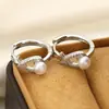 Pendientes de Hebilla de Oreja de Zirconia con Diseño Cruzado Estilo Coreano Lujo Ligero Perla de Gama Alta Elegantes Pendientes para Mujer Versátiles Moda Pendientes de Verano