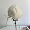 Sombrero de Pescador de Lana de Sarga de Nuevo Estilo Coreano con Correa y Escote Trasero para Niñas Otoño e Invierno Literario Cálido y de Moda