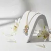 Colar de Moda Banhado a Ouro Real Estilo Europeu e Americano Luxo Leve Símbolo do Infinito para Mulheres Luxo Leve Nicho para o Dia a Dia Corrente de Clavícula da Sorte