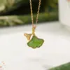 Pingente Yilu de Prata S925 Banhado a Ouro Jade Natural Hetian Jaspe Estilo Novo Chinês Retrô Pingente de Folha de Ginkgo Atacado
