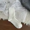 Calcetines de Color Sólido a Media Pantorrilla para Mujer, Primavera y Otoño, Estilo Básico Simple Negro, Blanco y Gris, Calcetines Holgados de Rayas Verticales, Calcetines de Algodón Versátiles Ins