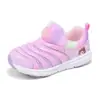 Sapatos de Lagarta Infantil Primavera Verão 2025 Novos Sapatos para Meninos Jardim de Infância Meninas Bebê Sapatos Esportivos Sapatos de Tela Slip-on