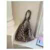 Bolso de Lona con Estampado de Leopardo Cruzado Bolso para Mujer 2026 Nuevo Gran Capacidad Moda para Viajes Diarios Bolso de Hombro Único Bolso Tote Versátil de Verano