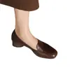 Mocassins macios de couro retrô estilo francês para mulheres, com salto grosso, design de calçar e estilo de corte baixo e bico raso, nova coleção outono 2026