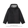 Chaqueta softshell súper elegante de estilo americano, un conjunto de escalada al aire libre con capucha para parejas, a prueba de viento y forrado de polar, corte holgado, disponible para hombres y mujeres.