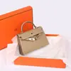 Nuevo bolso de mano de moda de verano exquisito para mujer, diseño de nicho, bolso Kelly de alta gama, bolso cuadrado pequeño de un solo hombro cruzado